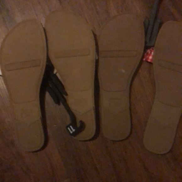 Checker and white slides with a top bow never worn - Picture 2 of 2